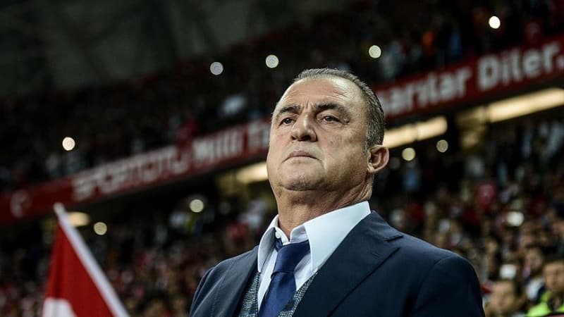 <p>Trabzonspor yenilgisiyle birlikte şampiyonluğa tamamen havlu atan Galatasaray’da, teknik patron Fatih Terim maçın ardından yaptığı açıklamada özetle, <b>“Kötü gidişin suçlusu benim, özür dilerim”</b> demişti.</p>