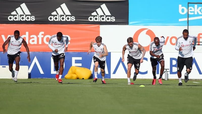 <p>COVID-19'un getirdii salk tedbirleri kapsamnda dier tm takmlar gibi Beikta'ta da idmanlar basna kapal ve bilgiler internet sitesi zerinden veriliyor. </p>