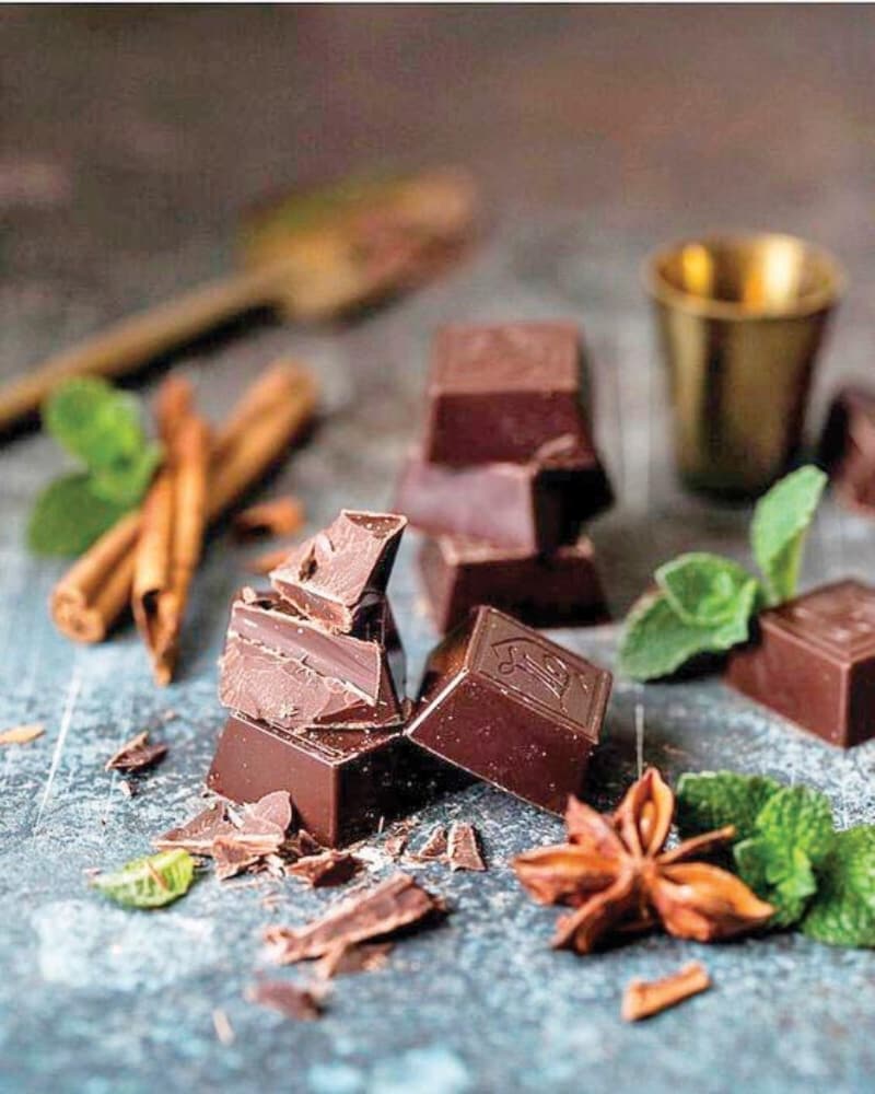 <p class='MsoNormal'>Her yıl 7 Temmuz birçok ülkede Dünya Çikolata Günü olarak kutlanıyor. Doğruluğu kanıtlanmamış olmakla birlikte bazı kaynaklara göre bu gün, çikolatanın 1550’de ilk kez Avrupa'ya gelmesi ile ilişkilendirilmekte.</p>