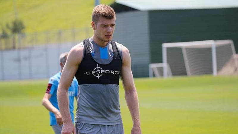 <p>Bordo-mavili futbolcu, ligde kalan 4 haftada 4 gol atması halinde 1995-96 sezonunda 25 gol kaydeden gol kralı Şota Arveladze'nin gol sayısına ulaşmış olacak.</p>