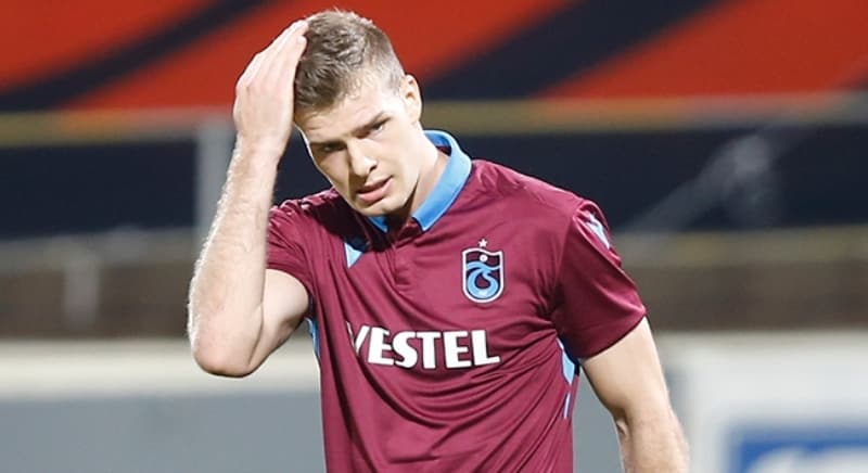 <p>Trabzonspor formasıyla bu sezon 44 maçta 29 gol ve 9 asistlik performans sergileyen Alexander Sörloth, Avrupa devlerinin transfer gündeminde yer almaya devam ediyor.</p>