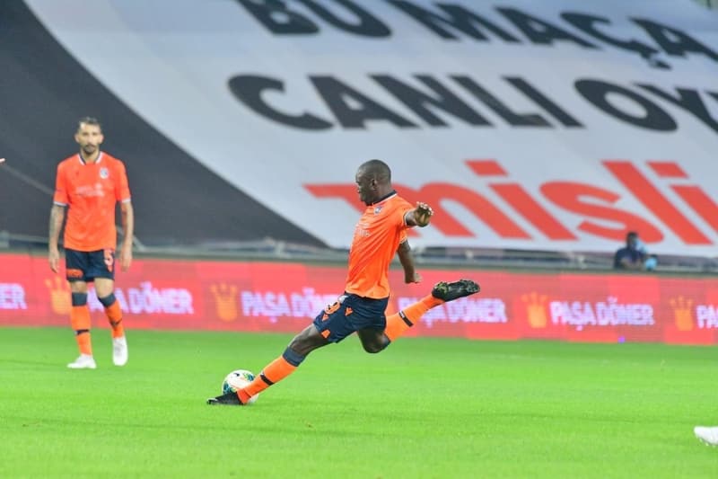 <p>Başakşehir ikinci yarıda bulduğu gollerle maçı 2-0 kazanmayı başardı. </p>