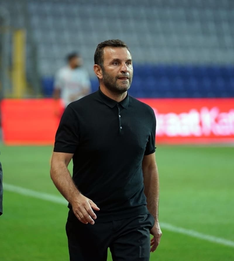 <p>UEFA Avrupa Ligi'nde son 16 turuna kalan Başakşehir'de Okan Buruk, takımda kalması halinde teknik direktör olarak ilk kez Şampiyonlar Ligi'nde mücadele edecek.</p>