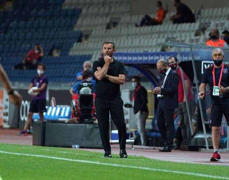 <p><b>GALATASARAY İLE 7 KEZ YAŞADIM </b></p><p><br></p><p>Okan Buruk, sampiyonluk hakkında 'İnşallah Allah nasip eder bunu bize. Galatasaray ile 7 şampiyonluk yaşadım, bu yoldan çok fazla geçtim. Pandemi sonrası belki de en çok puan toplayan ekibiz. Takımın isteğinden çok memnunum. Şampiyonluğa inanan bir takımımız var.' dedi.</p>