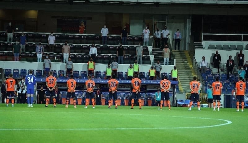 <p><b>ŞAMPİYONLAR LİGİ'NE GİDECEK </b></p><p><br></p><p>Başakşehir ve Trabzonspor'un ilk iki sırayı paylaştığı Süper Lig'de, Sivasspor, Galatasaray, Beşiktaş veya Fenerbahçe mucizesi yaşanmazsa bu kulüpler Şampiyonlar Ligi'nde yer alacak.</p>