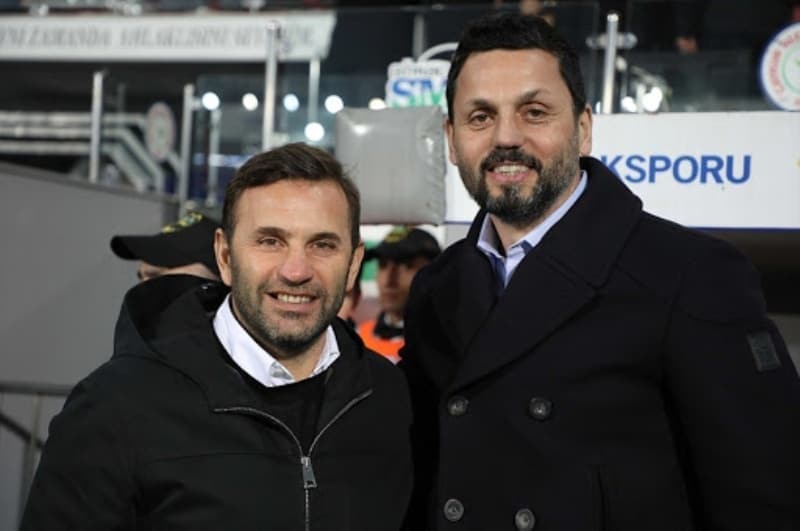 <p><b>ÖNE ÇIKAN İSİM EROL BULUT AMA... </b></p><p><br></p><p>Fenerbahçe'deki teknik direktör arayışı sonrası Erol Bulut'a sıcak bakmayan bir grup taraftarın tercihi ise Okan Buruk.</p>