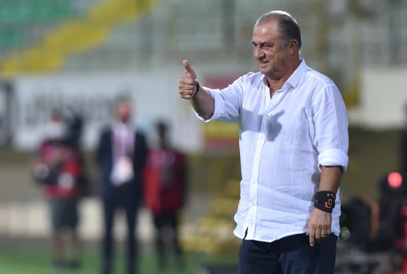<p>Aytemiz Alanyaspor Teknik Direktörü Erol Bulut, Ankaragücü deplasman maçına göre kadroda bir değişiklikle takımını sahaya sürdü.Bulut, Galatasaray karşısında sarı kart cezalısı Welinton yerine Georgios Tzavellas'a, görev verdi.</p>