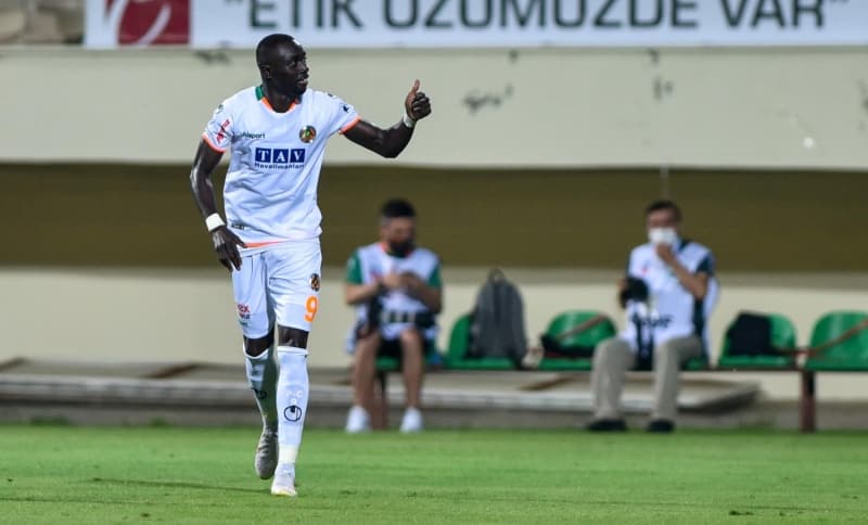 <p><b>BU SEZON 4. KEZ KARŞILAŞTILAR</b><br></p><p>Sarı-kırmızılı ekip, bu sezon Aytemiz Alanyaspor ile 3 kez karşılaştı.İki takım, bu sezon Süper Lig'de bir , Ziraat Türkiye Kupası'nda iki kez karşı karşıya geldi. Galatasaray, ligde sezonun ilk yarısında İstanbul'da oynanan maçı 1-0 kazanmıştı.</p>