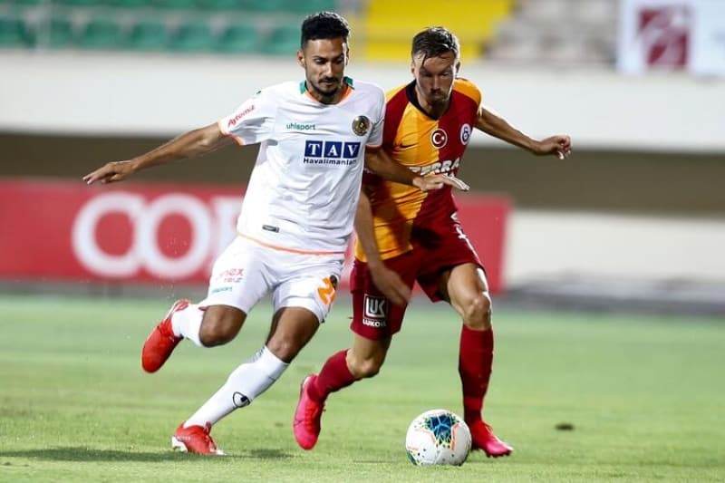 <p>Pandemi arası sonrası en çok gol yiyen takım </p><p>Süper Lig'e verilen ara sona erdiğinden bu yana en fazla gol yiyen takım Galatasaray. (13)</p>