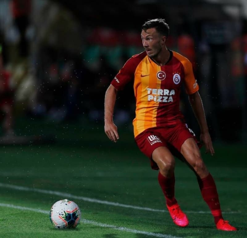 <p><b>'GALATASARAY FİŞİ ÇEKMİŞ'</b></p><p>'Galatasaray fişi çekmiş görünüyor. Top rakipteyken oyunla alakaları yok. Alanyaspor'un final maçı da olduğu için diriler, hazırlar'</p>