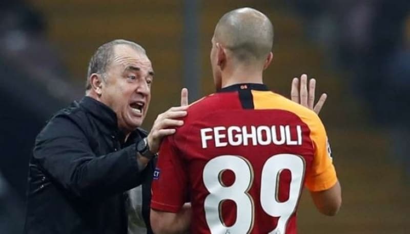 <p><b>LİG BİTİNCE TEKRAR MASAYA</b><br></p><p><br></p><p>Fatih hocanın takımda kalmasını istediği 30 yaşındaki futbolcunun, <b>Galatasaray’la 2 yıllık daha mukavelesi bulunuyor.</b></p>