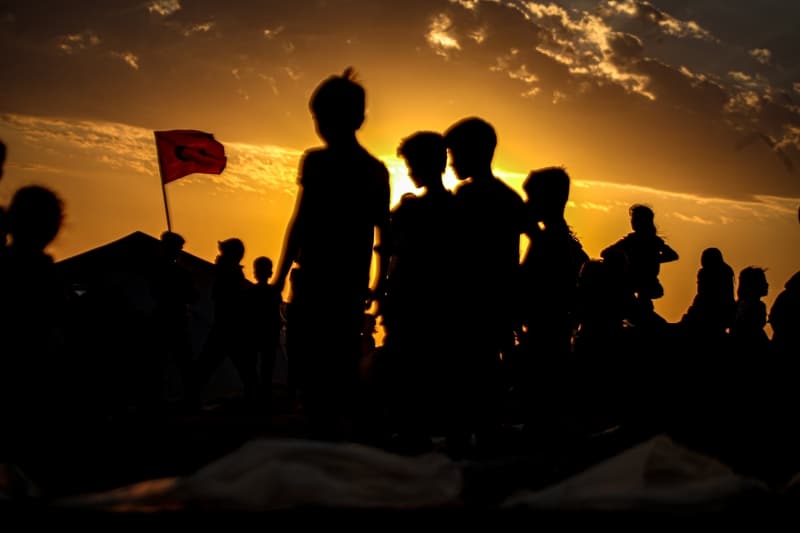 <p>Bunun zerine Trkiye Cumhurbakan Recep Tayyip Erdoan ve Rusya Devlet Bakan Vladimir Putin, 5 Mart'ta Rusya'nn bakenti Moskova'da yeni bir mutabakat salad, son atekes 6 Mart 2020 saat 00.01'den itibaren yrrle girdi. Rejim ve destekilerinin zaman zaman ihlallerine ramen, atekese byk lde riayet ediliyor.</p>