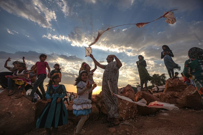 <p>Rejim ve destekileri bu erevede dlib'in nemli ilelerinin yan sra gneyi ve gneydousu, Hama'nn kuzey ve dou krsal ile Halep'in gney ve bat krsalnda ok sayda yerleimi ele geirdi.</p>