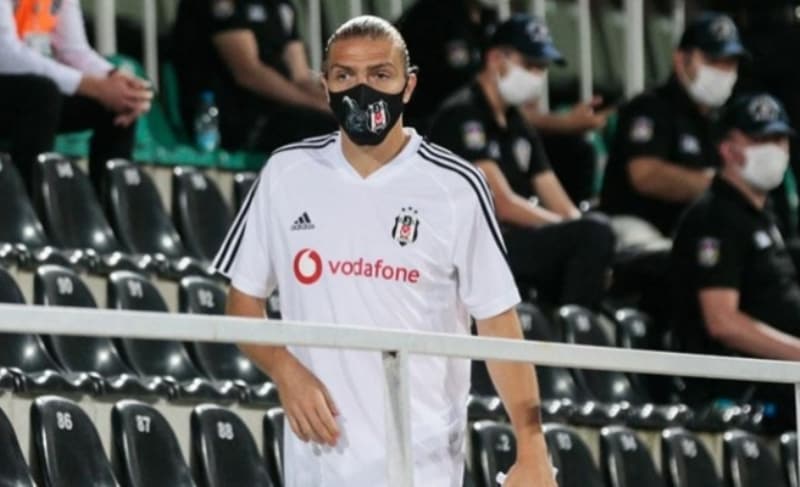 <p>Tecrübeli futbolcu anlaşmanın sağlanmasıyla birlikte yıllar sonra Galatasaray'a dönmüş olacak.</p>