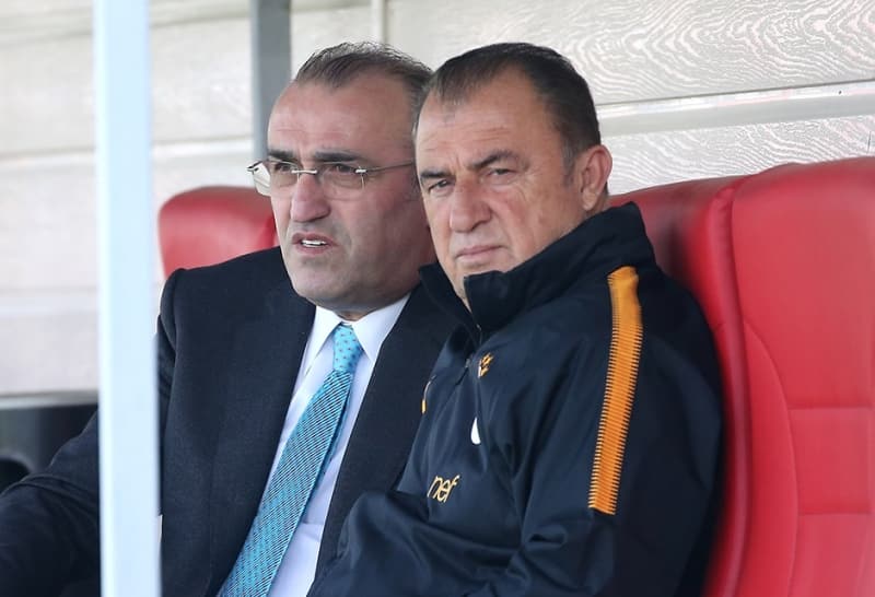 <p><b>GALATASARAY DEVREYE GİRDİ </b></p><p><br></p><p>Yabancı kuralının açıklanmasıyla birlikte bu sezon en az yerli futbolcu kullanan takımlardan biri olan Galatasaray atağa kalktı.</p>