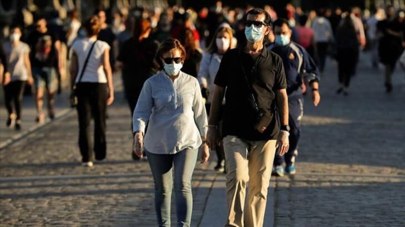 <p><b>GAZİANTEP </b></p><p><b><br></b></p><p>Corona virüs vaka sayısında en büyük artışın yaşandığı üçüncü il olan Gaziantep'te, polis ekiplerinin otobüs, taksi ve işletmelerde yaptığı denetimleri artırılmıştı.. </p>