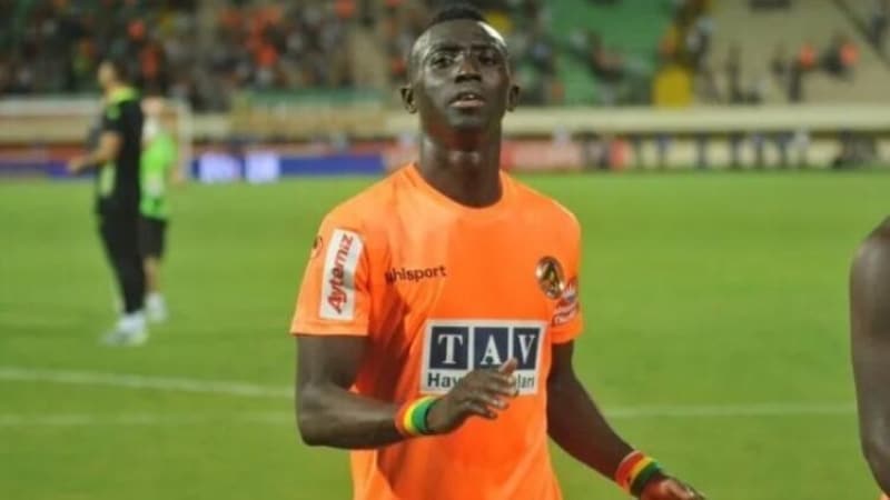 <p>'<b>Beşiktaş'la yaptığımız görüşme olumlu geçti</b> ancak rakamlarda anlaşmaya çalışıyoruz. <b>Sözleşme 1+1 yıllık olacak ancak maaş konusu netleşmedi.'</b></p>