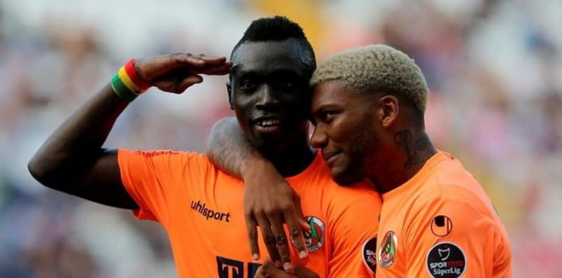 <p>Bu sezon Alanyaspor formasıyla 29 maça çıkan Cisse, bu maçların 27'sine ilk 11'de başladı ve 22 gol atma başarısı gösterdi.</p>