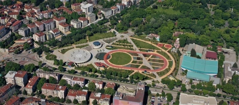 <p>İstanbul’daki bazı belediyelerin kendi açıklamalarına göre kişi başına düşen yeşil alan miktarı metrekare olarak şöyle: </p>