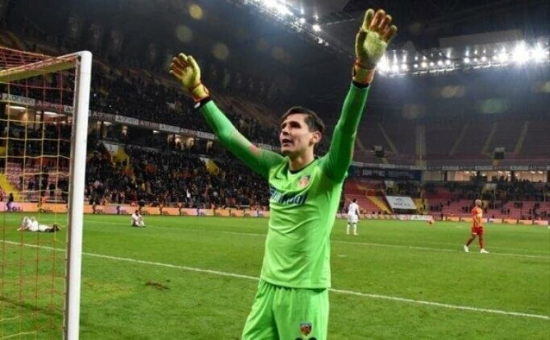 <p><b>'BEŞİKTAŞ'A GİDEBİLİR'</b></p>