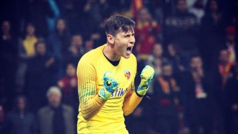 <p><b>7 KEZ KALESİNİ KAPATTI</b></p>