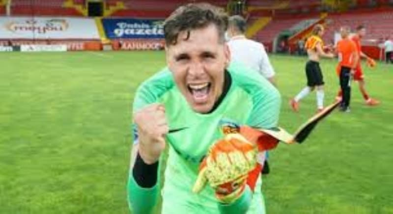 <p>2017'de Astra'dan transfer edilen Lung, bu sezon Kayserispor'da 27 maçta 7 kez kalesini gole kapattı.</p>