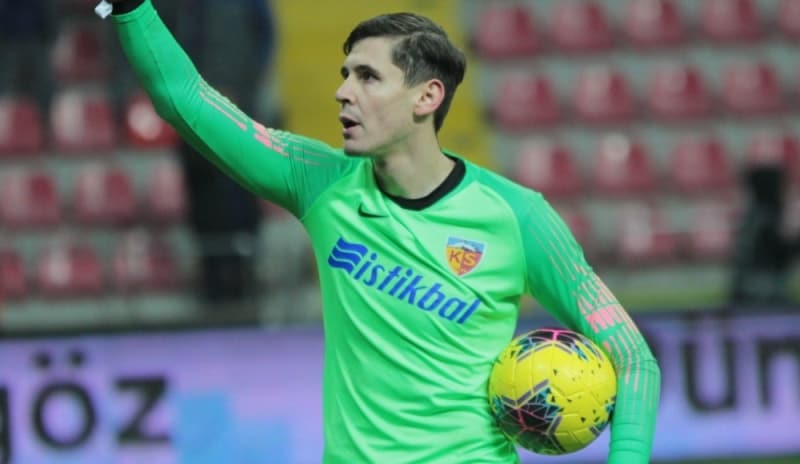 <p><b>EN ÇOK KURTARIŞ YAPAN KALECİ</b></p>