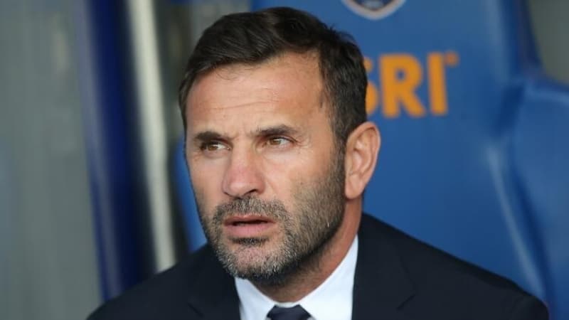 <p><b>�NG�L�ZCE KONU�TU </b></p><p>Ba�ar�l� teknik adam, e�le�meler belli olmadan �nce telekonferans ile ger�ekle�tirilen r�portajda �ngilizce konu�tu.</p>