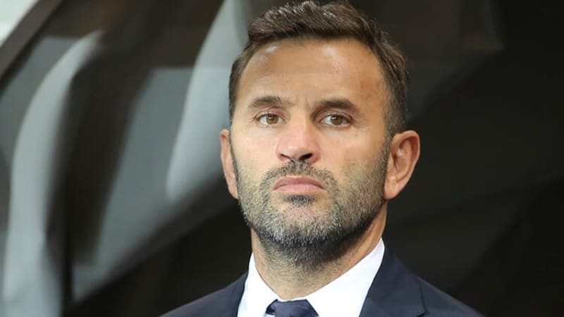 <p><b>T�RK�E DEVAM ETT� </b></p><p>Yetenekli �al��t�r�c�, kura �ekiminin ard�ndan ise yay�nc� kurulu� beIN SPORTS'a olas� Manchester United e�le�mesini de�erlendirdi.</p>