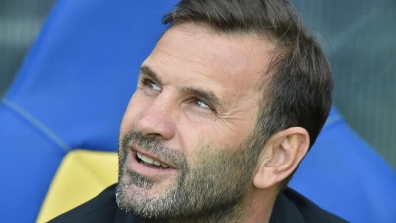 <p><b>KURAYA OKAN BURUK DAMGASI </b></p><p>Kura �ekimine damga vuran isim Medipol Ba�ak�ehir Teknik Direkt�r� Okan Buruk oldu.</p>