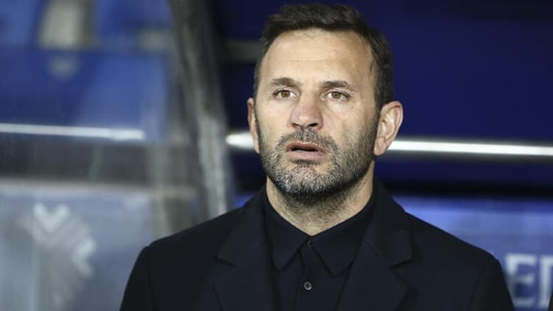 <p>'Koronavir�s salg�n� nedeniyle d�nyada oldu�u gibi T�rkiye'de de lige ara verildi. Evden �al��malar�m�z� s�rd�rd�k. Oyuncular�m�z video konferans y�ntemiyle �al��t�lar, sonra da bireysel antrenmanlara ba�lad�lar.'</p>