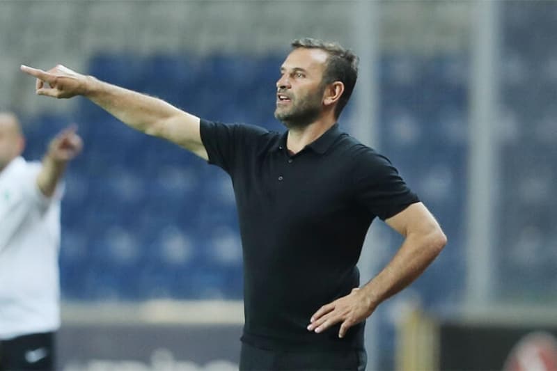 <p><b>GALATASARAY ANISI </b></p><p>'93 senesi, Galatasaray'la ilk �ampiyonlar Ligi'ne gidi�imiz. O d�nem de Manchester United'� elemek imkans�z bir �eydi. Benim aya��m k�r�kt�. Hatta �ampiyonlar Ligi format�n�n de�i�mesinde o ma��n da katk�s� vard�.'</p>