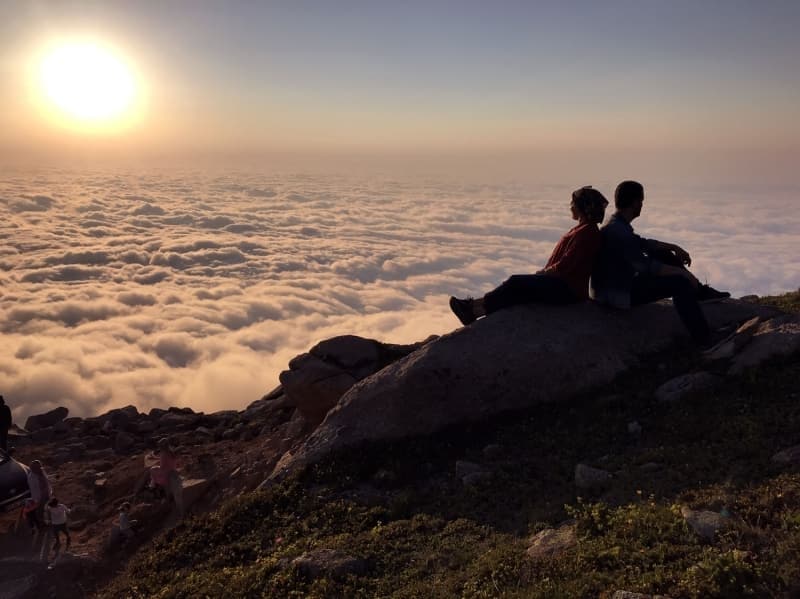 <p>Gün batımı ile farklı renklerin oluştuğu Kaçkarlar'da, ziyaretçiler kendilerini bulutların üzerinde hissediyor.</p>