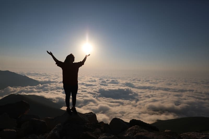 <p>Trabzon Üniversitesi Spor Bilimleri Fakültesi Dekanı Prof. Dr. Fatih Bektaş, AA muhabirine yaptığı açıklamada, Türkiye'nin çok zengin bir coğrafyaya sahip olduğunu, Karadeniz'in Türkiye'nin minyatürü, Kaçkarlar'ın ise çok büyük bir değer olduğunu söyledi.</p>