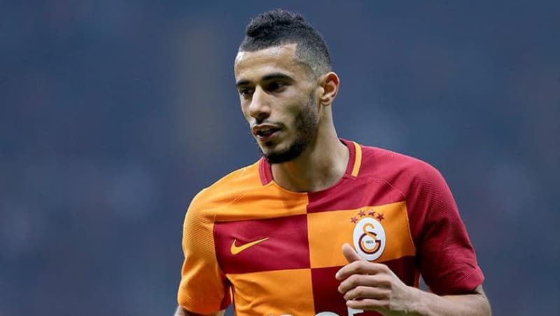 <p><b>1 YIL DAHA SZLEMES VAR</b></p><p><br></p><p>Bu sezon bir trl istedii ritmi yakalayamayan Belhanda G.Saray taraftarlarnn da zaman zaman tepkisini ekmiti. Belhanda'nn szlemesi nmzdeki yl sona eriyor.</p>