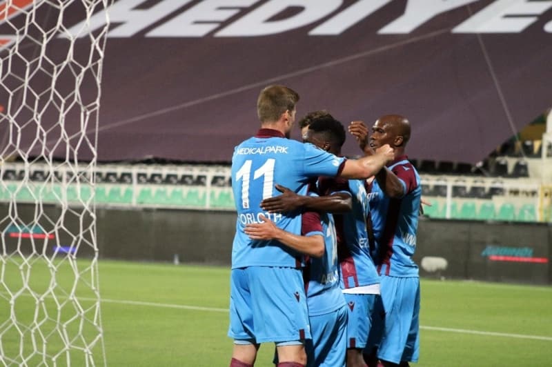 <p>'Hem alt taraf iin hem de st taraf iin ilgin sonular oldu. Baakehir geen sezonlar gibi ampiyonluu kaybetme noktasna geldi ama Trabzonspor kullanamad...</p>