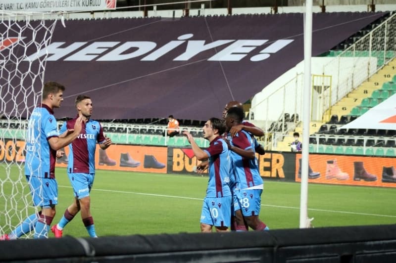 <p>Trabzonspor o kadar kritik bir gol yedi ki. Teknik adam eletirmek tabii kolay ama kazanmak istediiniz ma kt oyuncularla devam edemezsiniz' ifadelerini kulland</p>