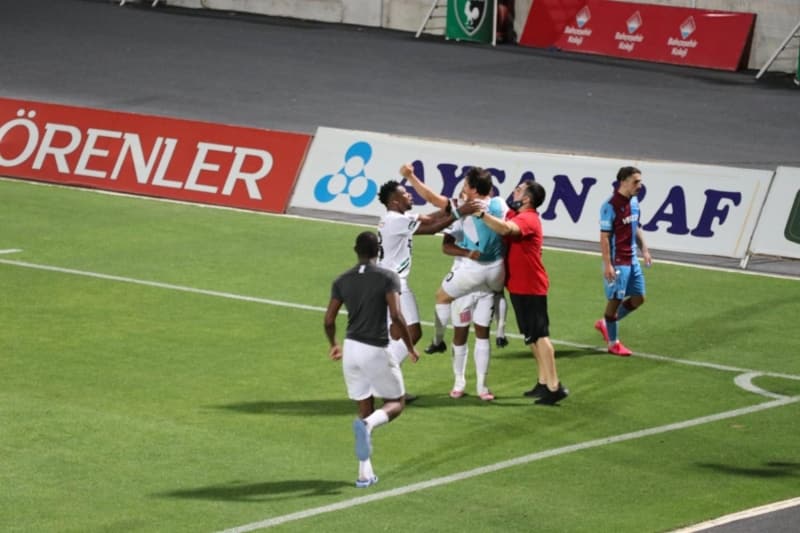 <p>Rdvan Dilmen son olarak...  'Bir futbol mucizesi olmazsa Baakehir haftaya tur atar' dedi. </p>