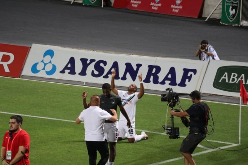 <p>Kafalar Konya’daki mata olunca takm zorland,Hseyin hoca dald. Oyun doldur boalta dnd. Organize ataklar bitti.'<br></p>