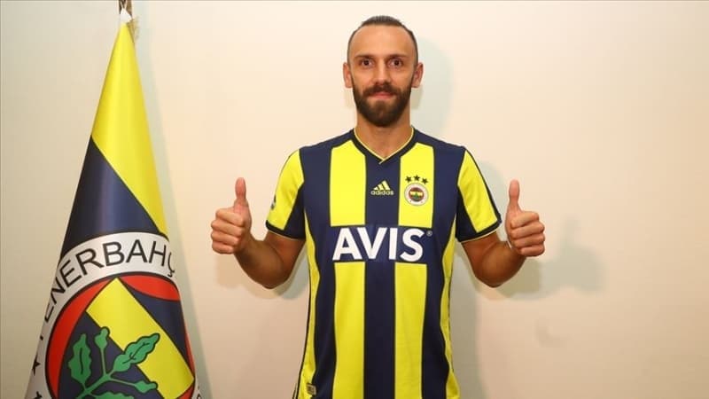 <p>Fenerbahçe ile olan sözleşmesi 2023 yılına kadar devam eden Kosovalı yıldız; bu sezon forma giydiği 35 maçta 17 gol ve 7 asist kaydetti.</p>
