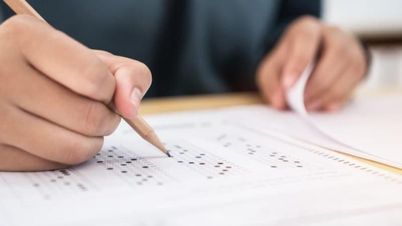 <p>Merkezi sınav puanı ile okul tercihinde öğrenciler artık 10 okul tercih edebilecekler. Bu iyileştirme velileri ve öğrencileri rahatlatacak.</p>