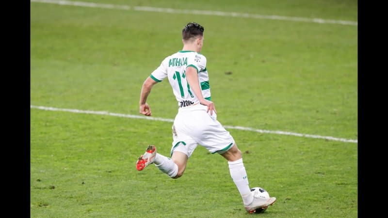 <p>Geride kalan sezonlarda Bruma, Rodrigues ve Onyekuru gibi süratli futbolcuları kadrosunda barındırarak başarılı sonuçlara imza atan sarı-kırmızılılar, Onyekuru’nun Monaco’ya dönmesinin ardından bu tipte bir futbolcu arayışına girmişti. </p>