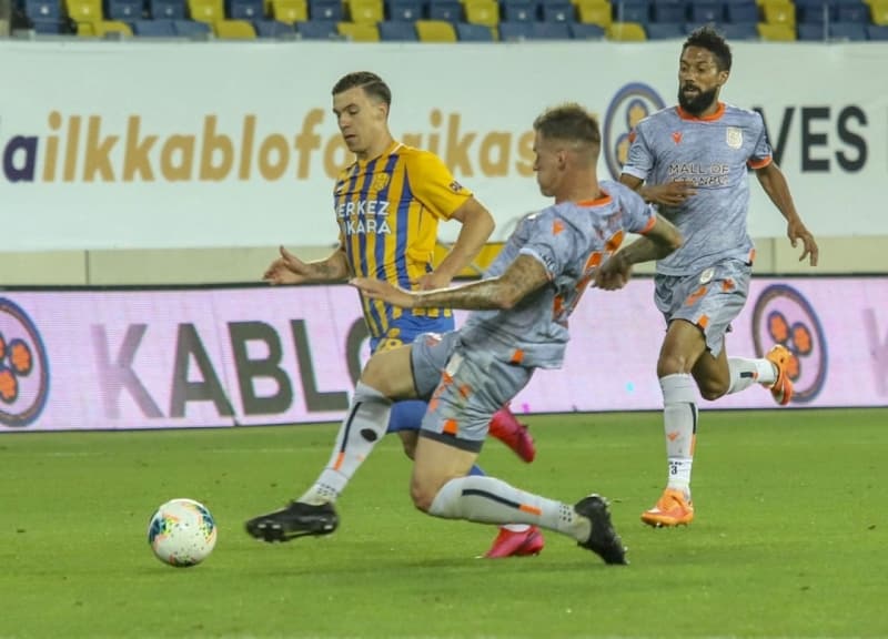 <p>Sezon sonunda ligde kalmayı başarırsa, Ankaragücü’nün opsiyonu kullanması bekleniyor.</p>