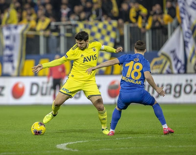 <p>Galatasaray aradığı ismi çok uzakta bulmadı ve Ankaragücü forması giyen Michalak’ı gündemine aldı.</p>