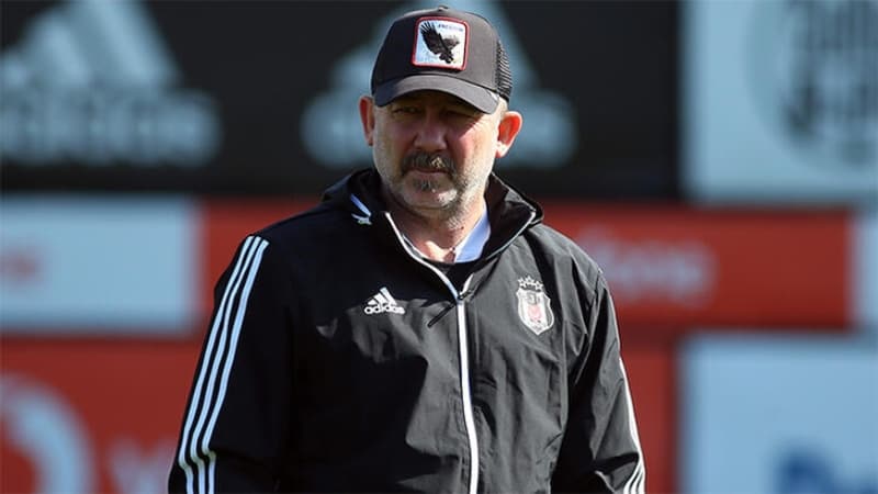 <p>Transfere yoğun mesai harcayan deneyimli hoca, listesini yönetime sundu.</p>