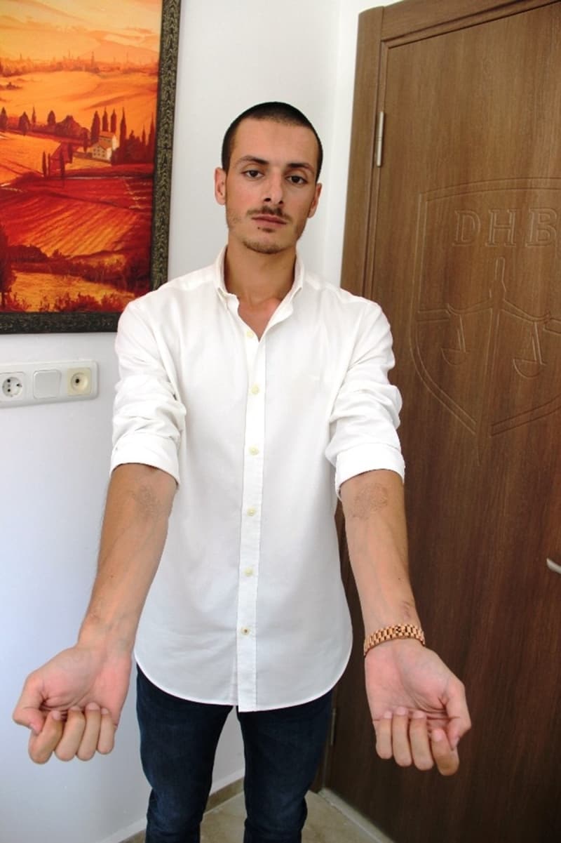 <p>Ben Kafkas’�m omzumda ise �e�en bayra��n� d�vme yapt�rm��t�m. Ger�ekten tek amac�m vatan�ma milletime hizmet edip bir asker olarak hayat�m� devam ettirmekti. Ne hayallerle gittim neler ya�ad�m.</p>