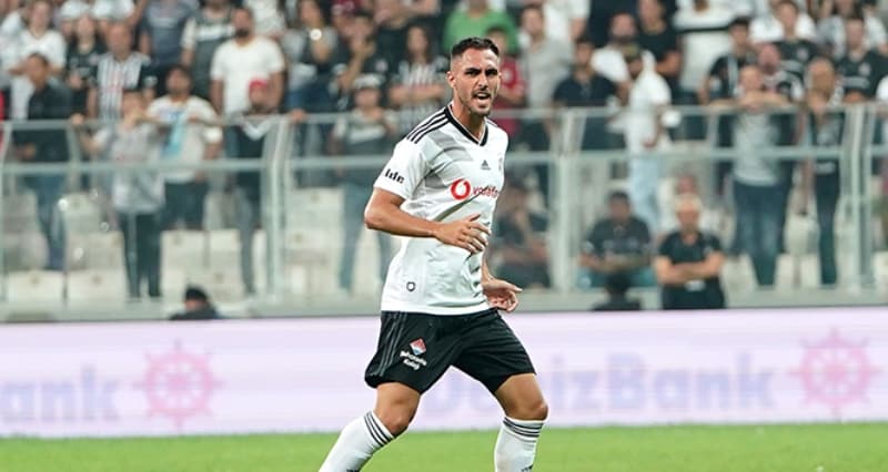 <p>31 yaşındaki stoper Beşiktaş formasıyla 26 maça çıktı.</p>