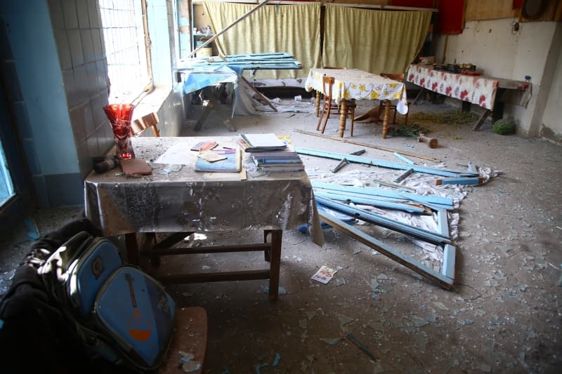 <p>Azizovların akraba ve komşusu Besti Mesimova, Ermenistan tarafından Azerbaycan'a yapılan saldırılarla ilgili Türkiye'nin desteğinin kendilerini son derece gururlandırdığını vurgulayarak, 'Köyümüzü hiçbir zaman bırakıp kaçmayacağız.' ifadesini kullandı.</p>