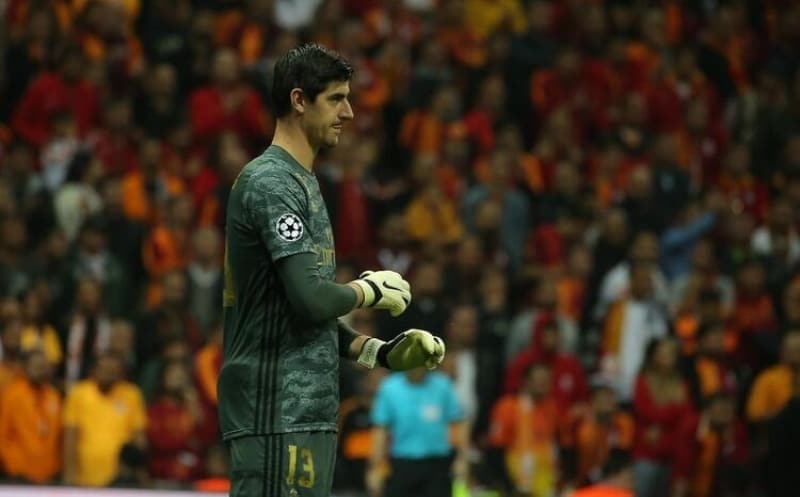 <p><span >Galatasaray maçına kadar savunmasında zaafları olan, kaleci Courtois'nın formsuzluk yaşadığı Real Madrid, deplasmanda Galatasaray'ı Kroos'un golüyle 1-0 yendi.</span><br></p>