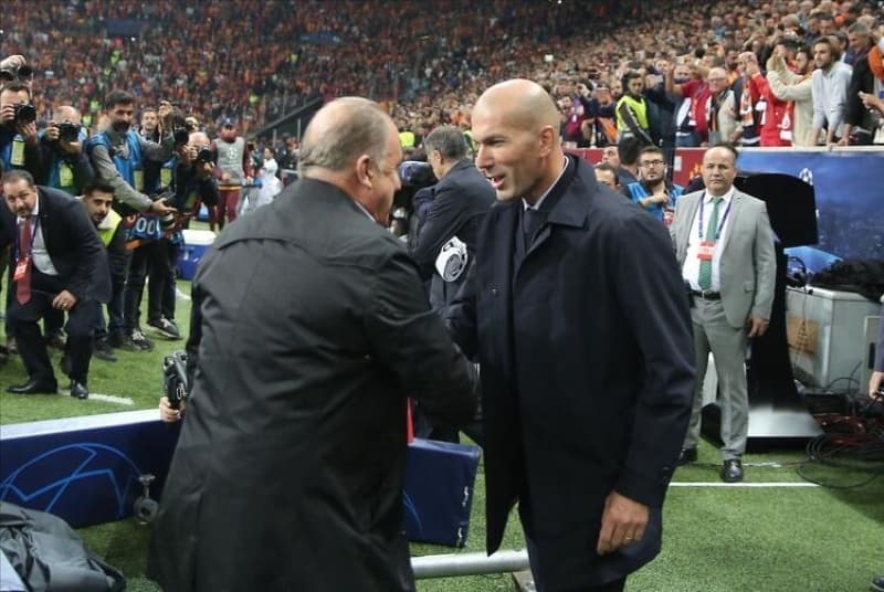 <p>L'Equipe'de yer alan değerlendirmede sezona istediği gibi giremeyen Real Madrid'in Şampiyonlar Ligi'nde çıktığı 2 maçta 1 puan alması ve ligdeki kötü gidişinin Galatasaray galibiyetiyle terse döndüğü ifade edildi.</p>